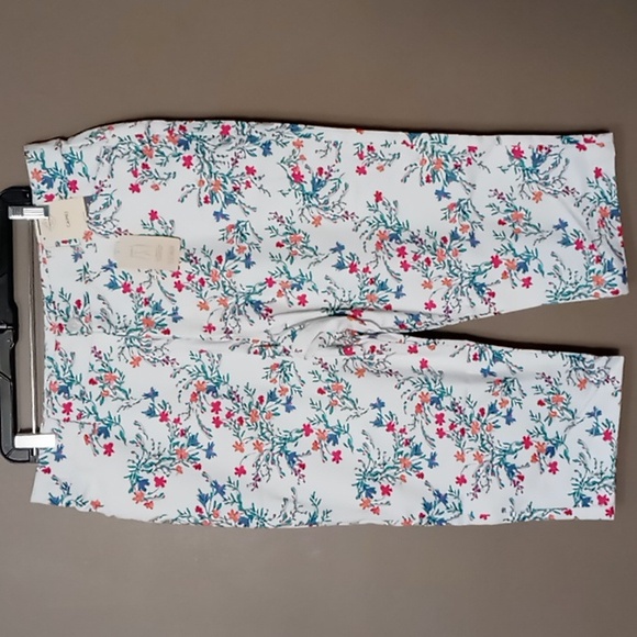 St. John's Bay Flowered Capri Pants Size 16 NWT - Picture 1 of 5